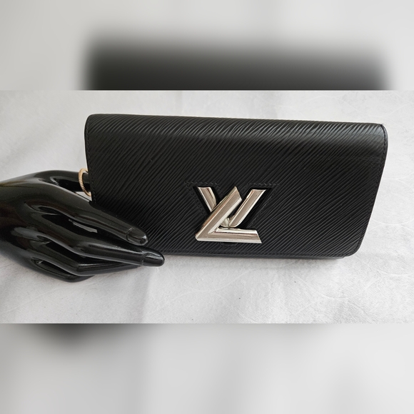LOUIS VUITTON Epi Twist Wallet - Picture 11 of 11